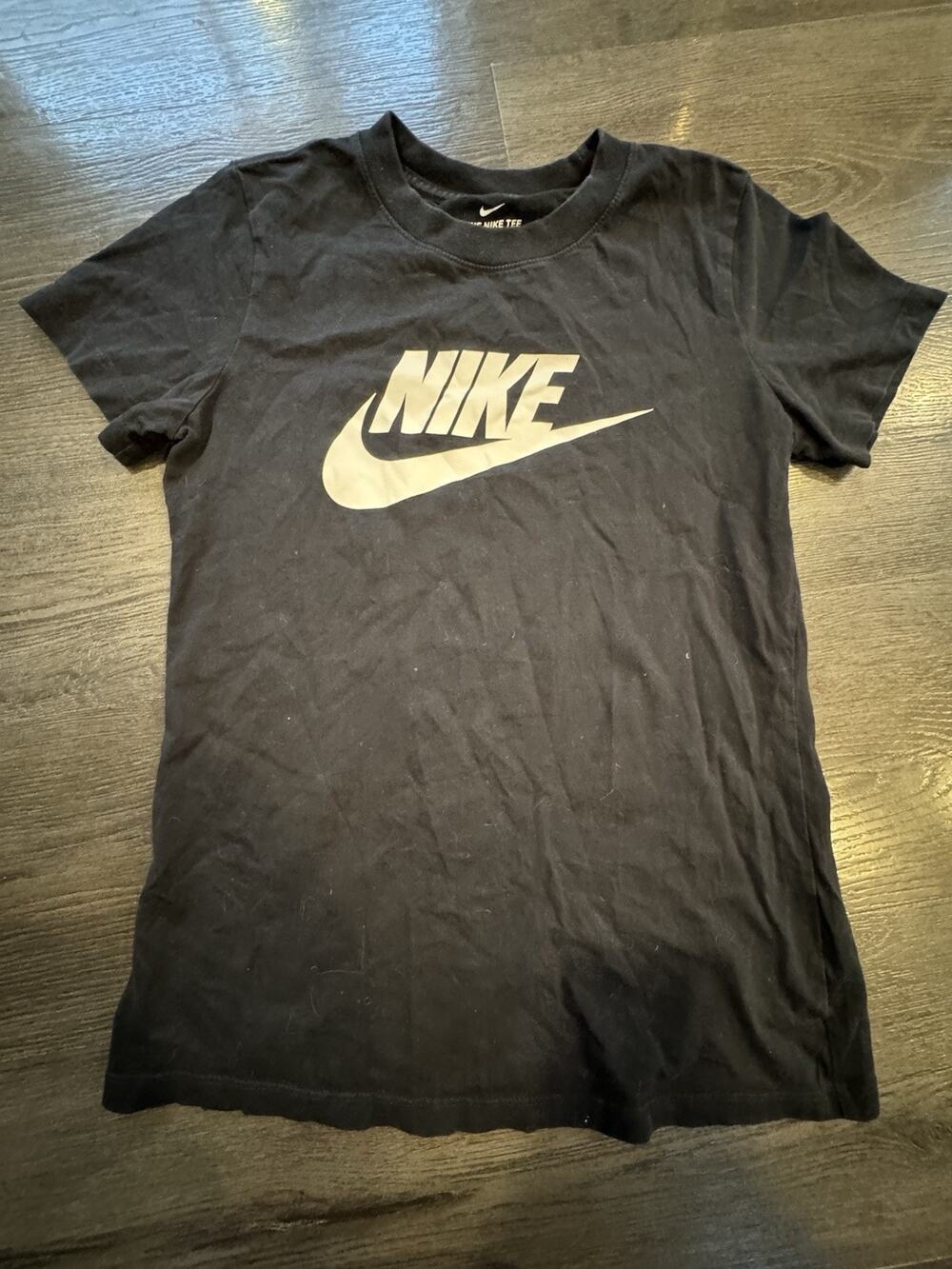 Nike Womens Essential Icon Futura T-Shirt bv6169-010 Size XS